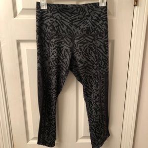 Lululemon High Waisted CAMO CROP MESH leggings